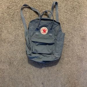 Grey fjallraven kanken